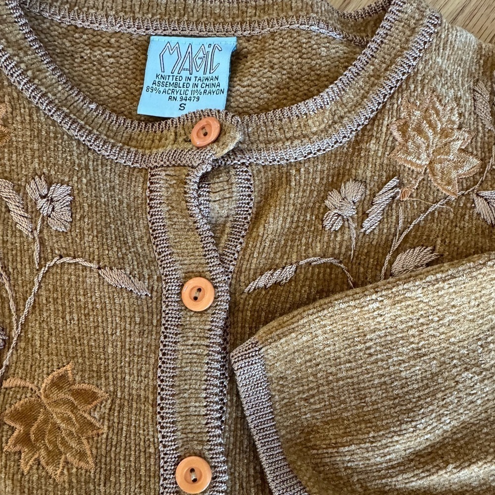 Magic Fall Leaves Embroidered Button-Up Vintage Women's Sweater - Mustard - Picture 5 of 8